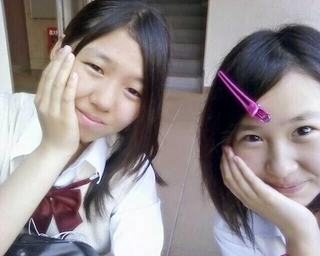 Illustration for article titled Japanese Photo Trend: Pretend Toothaches